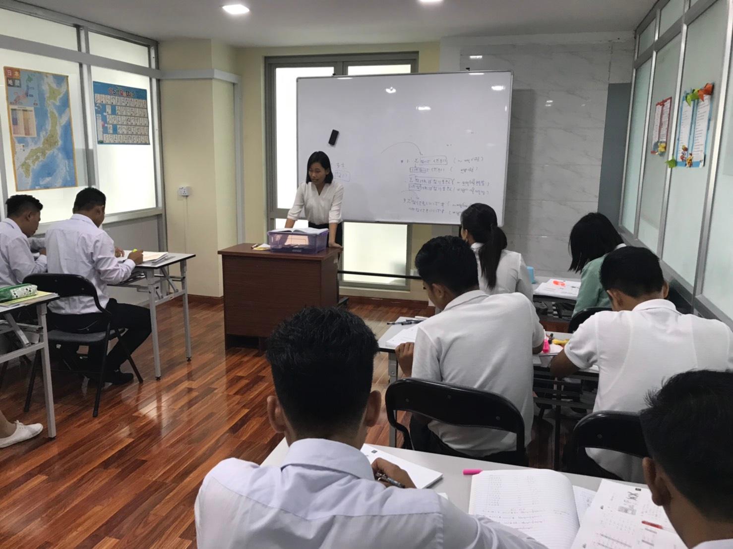 日本人教師による会話力を重点に置いた指導